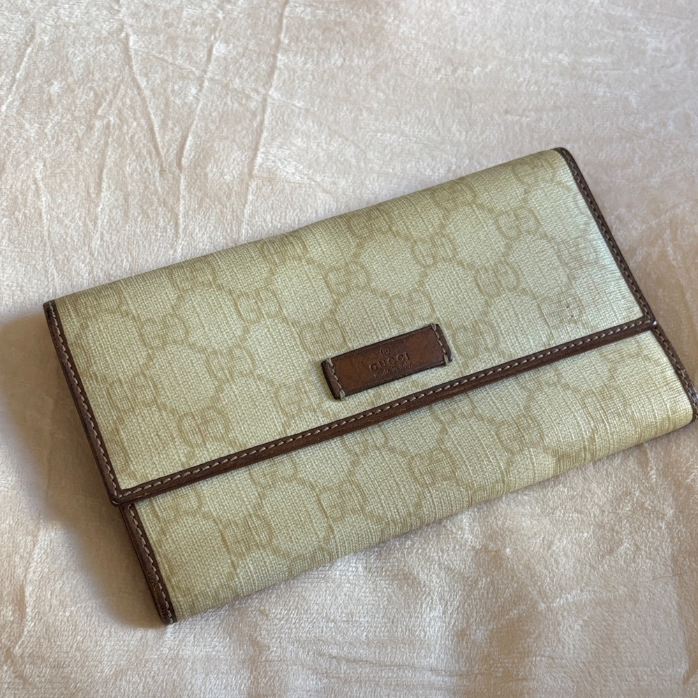 Gucci Cream and Brown Wallet